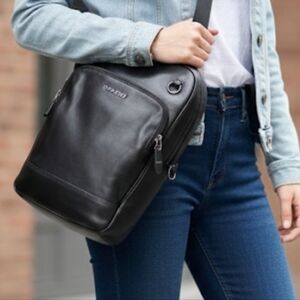 Coach Graham Pack in black leather  versatile sling or Crossbody Unisex